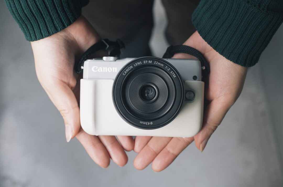 Canon EOSM10 ミラーレス 一眼カメラ-
