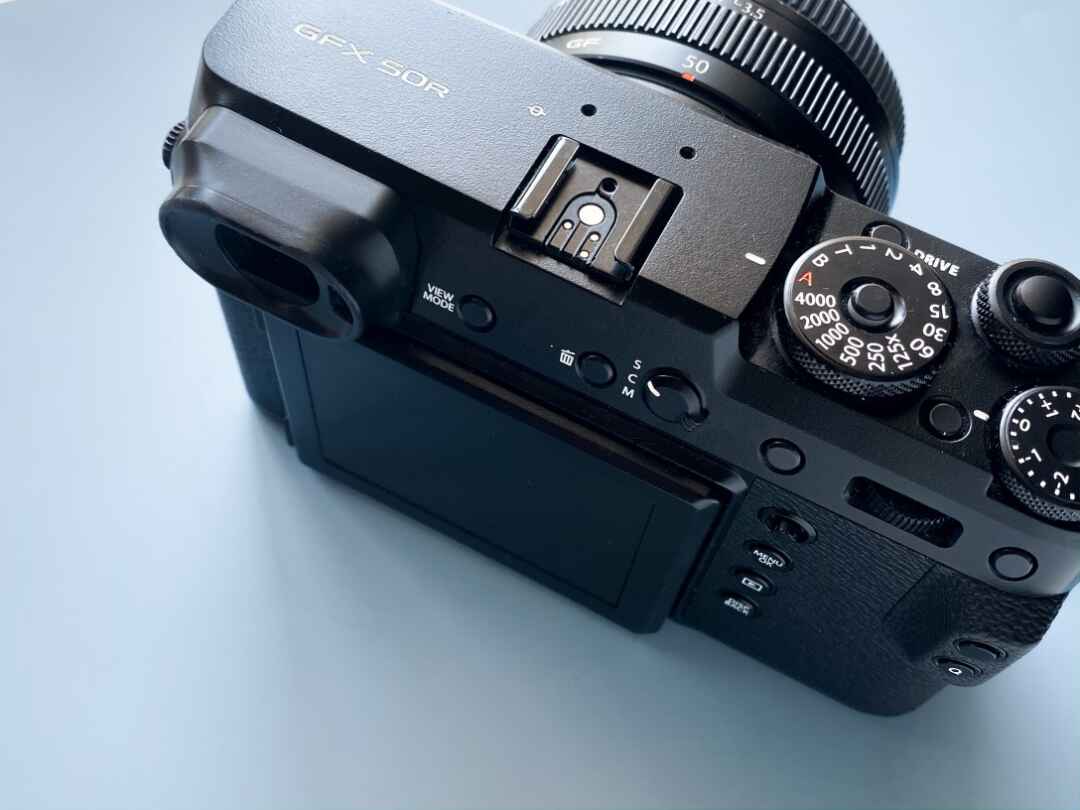 Fujifilm GFX50R (Smallrig グリップ付)